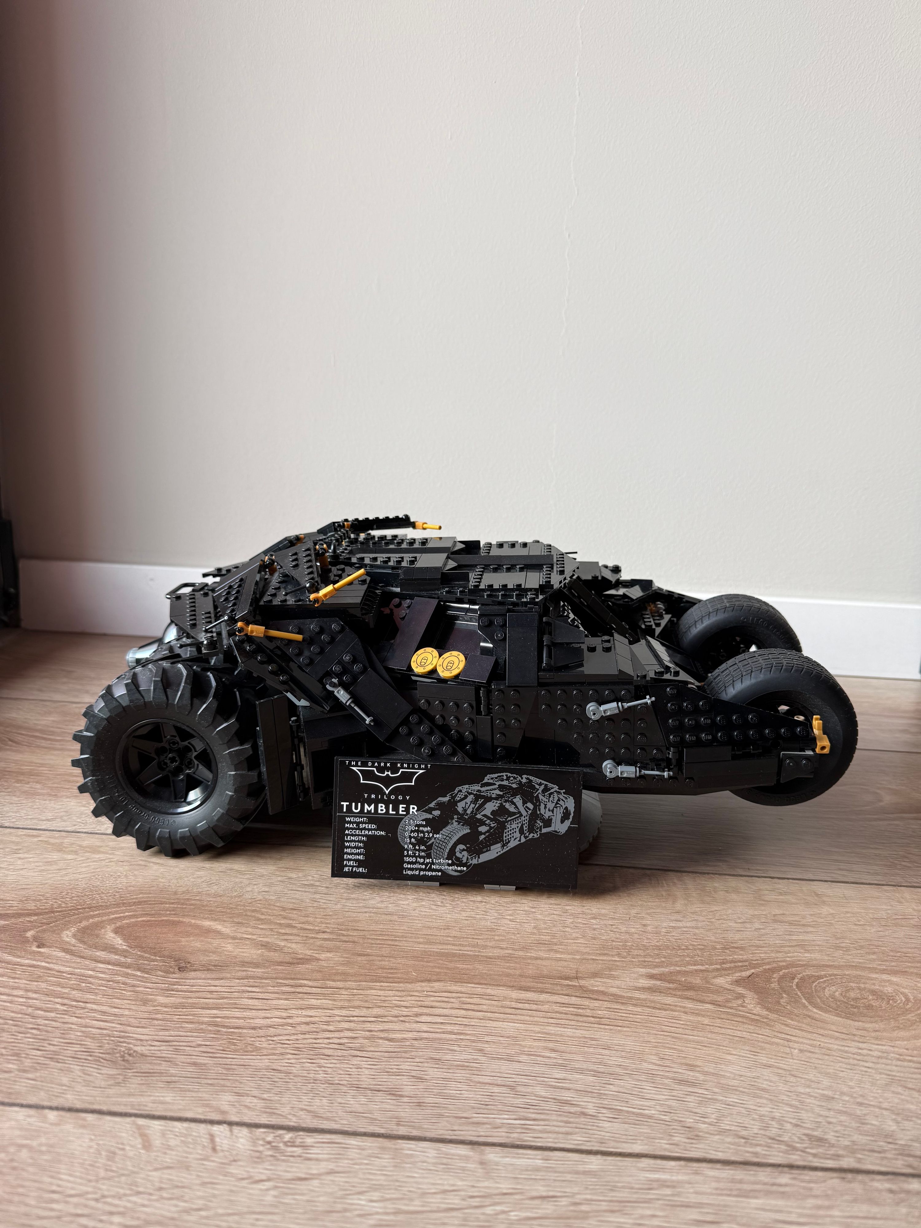 LEGO DC Batman Batmobile Tumbler 76240 (Бэтмобиль Тумблер)