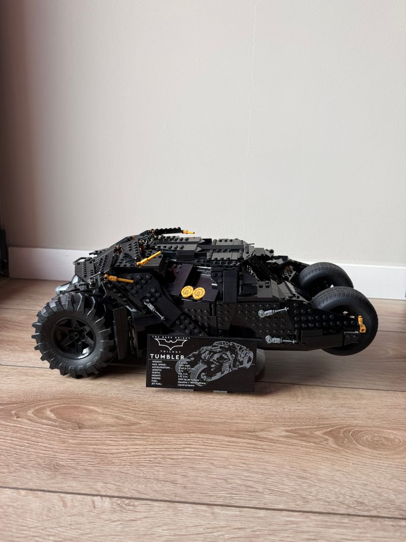 LEGO DC Batman Batmobile Tumbler 76240 (Бэтмобиль Тумблер)