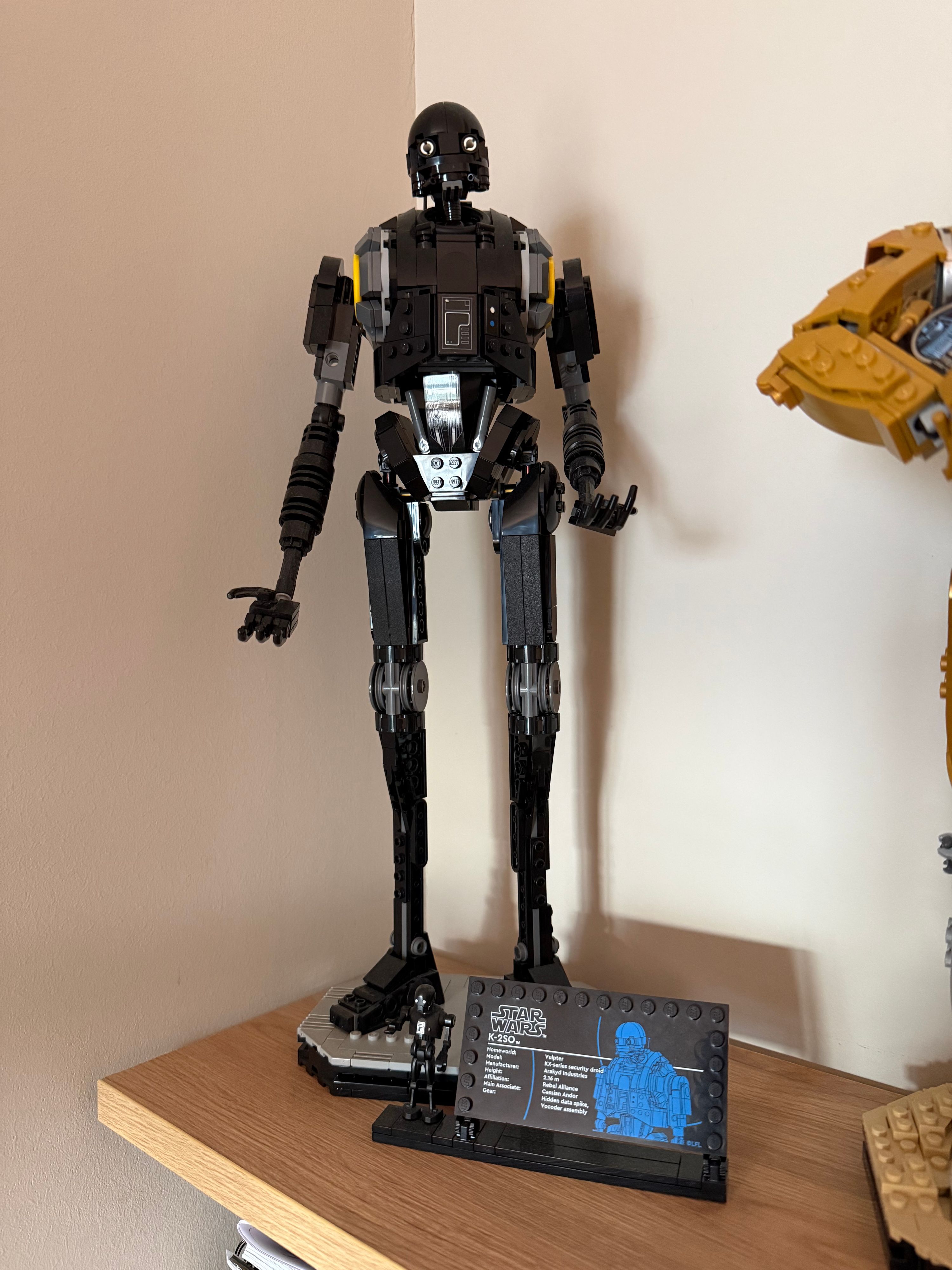 LEGO Star Wars K-2SO Security Droid 75434 и C-3PO 75398