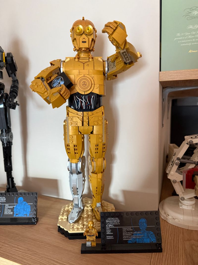 LEGO Star Wars K-2SO Security Droid 75434 и C-3PO 75398