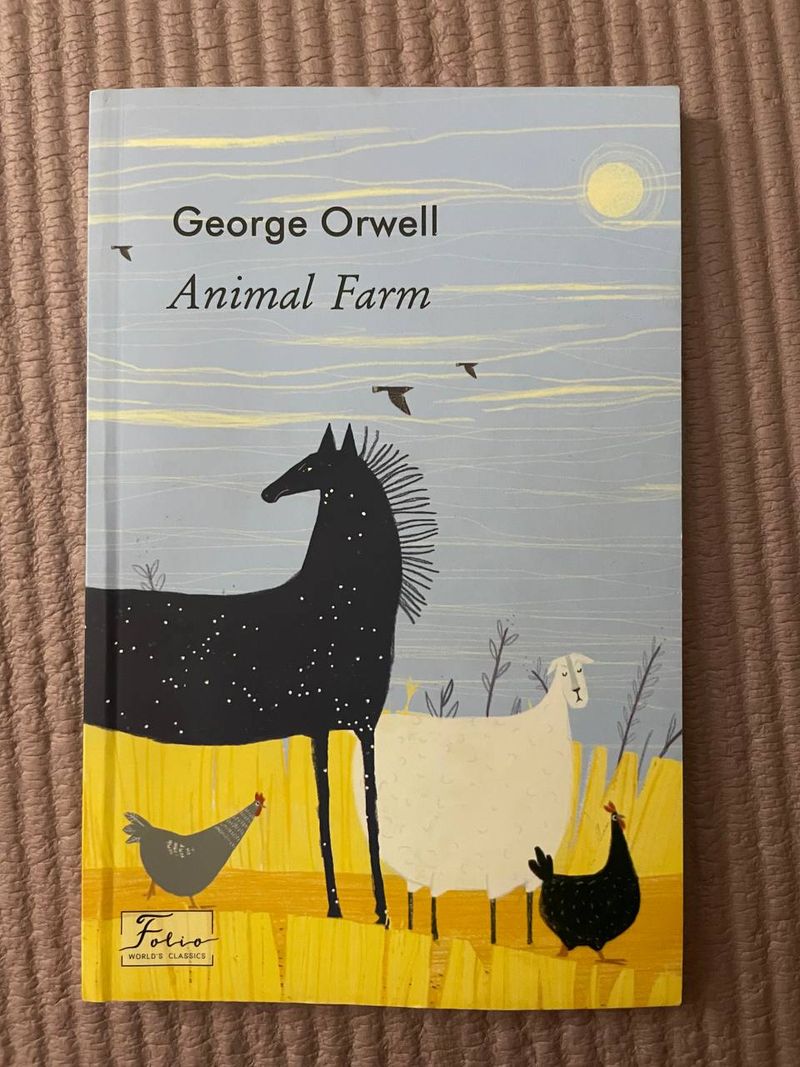 Animal Farm by George Orwell (Folio World's Classics)