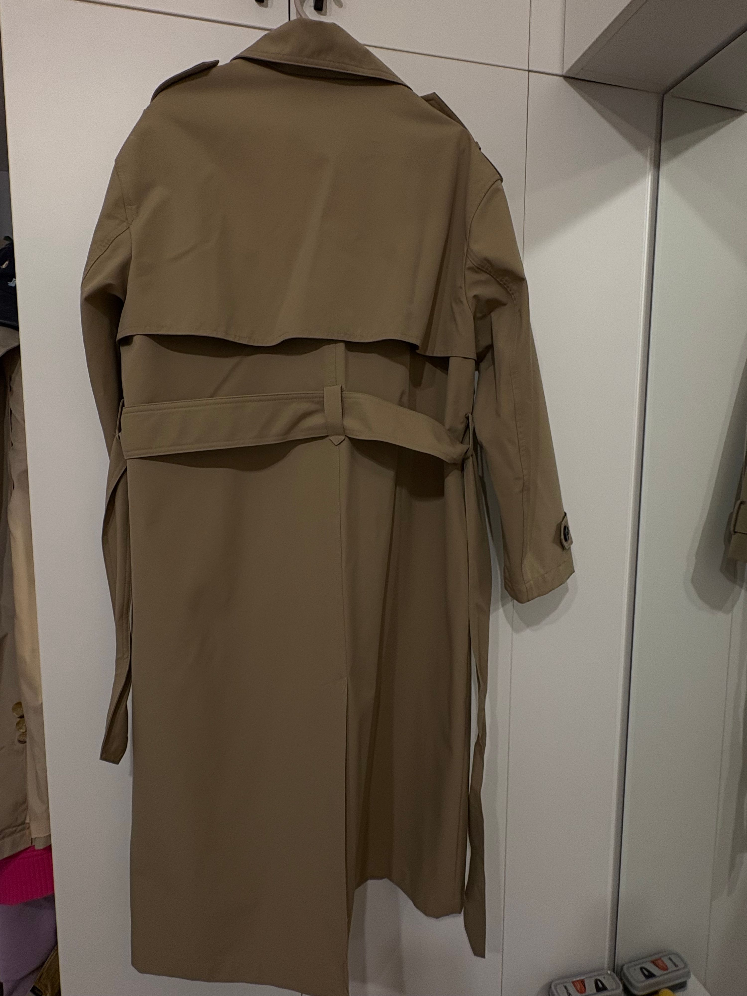 🧥 Classic beige Zara trench coat for sale