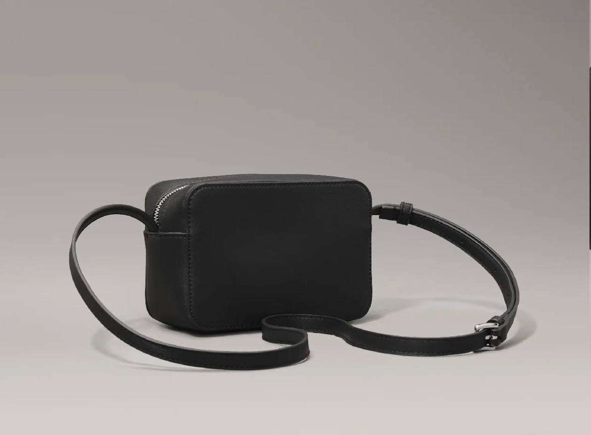 Сумка Calvin Klein CK Must Camera Bag, черный цвет