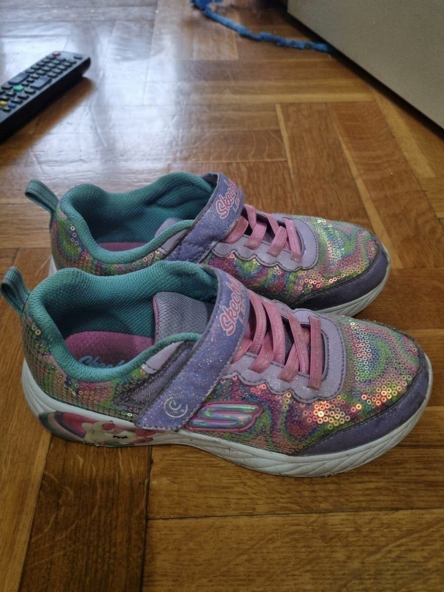 Кроссовки детские skechers 36 размер, мало б/у, в очень хорошем состоянии. чирпа