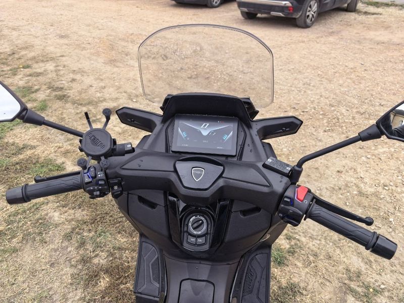 Макси скутер TRIO TX 250, 250 кубов
