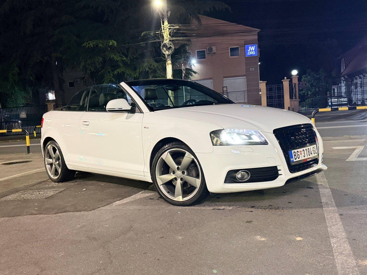 Автомобиль Audi A3 Cabrio, 2010 год