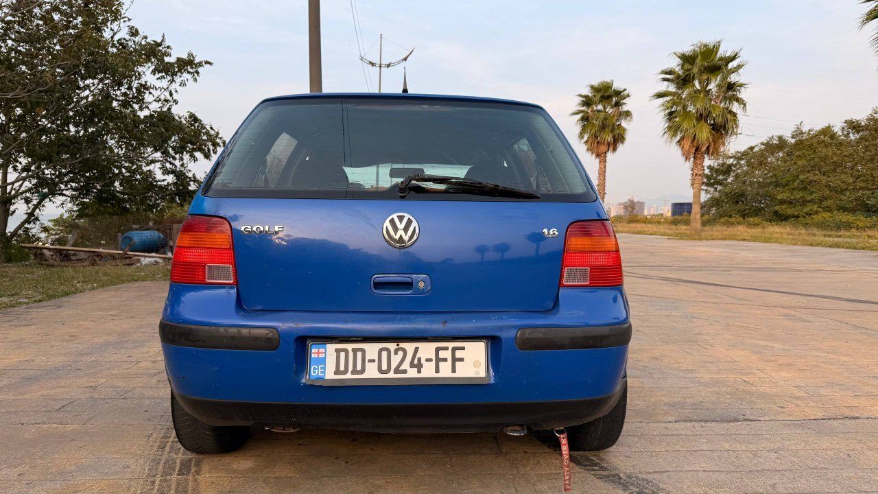 Автомобиль Volkswagen Golf, 1.6