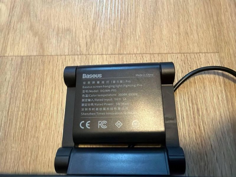 Лампа на монитор Baseus i-wok Pro. Светит на стол и не даёт бликов на экране. Цв