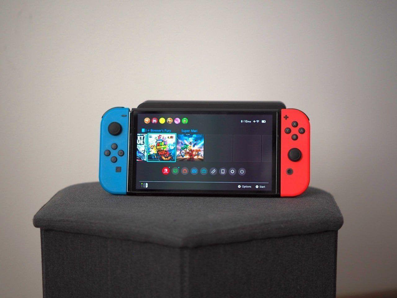 Игровая приставка Nintendo Switch OLED, в комплекте с играми
