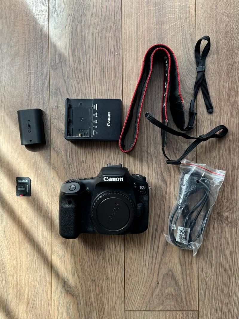 Зеркальная камера Canon EOS 90D, body