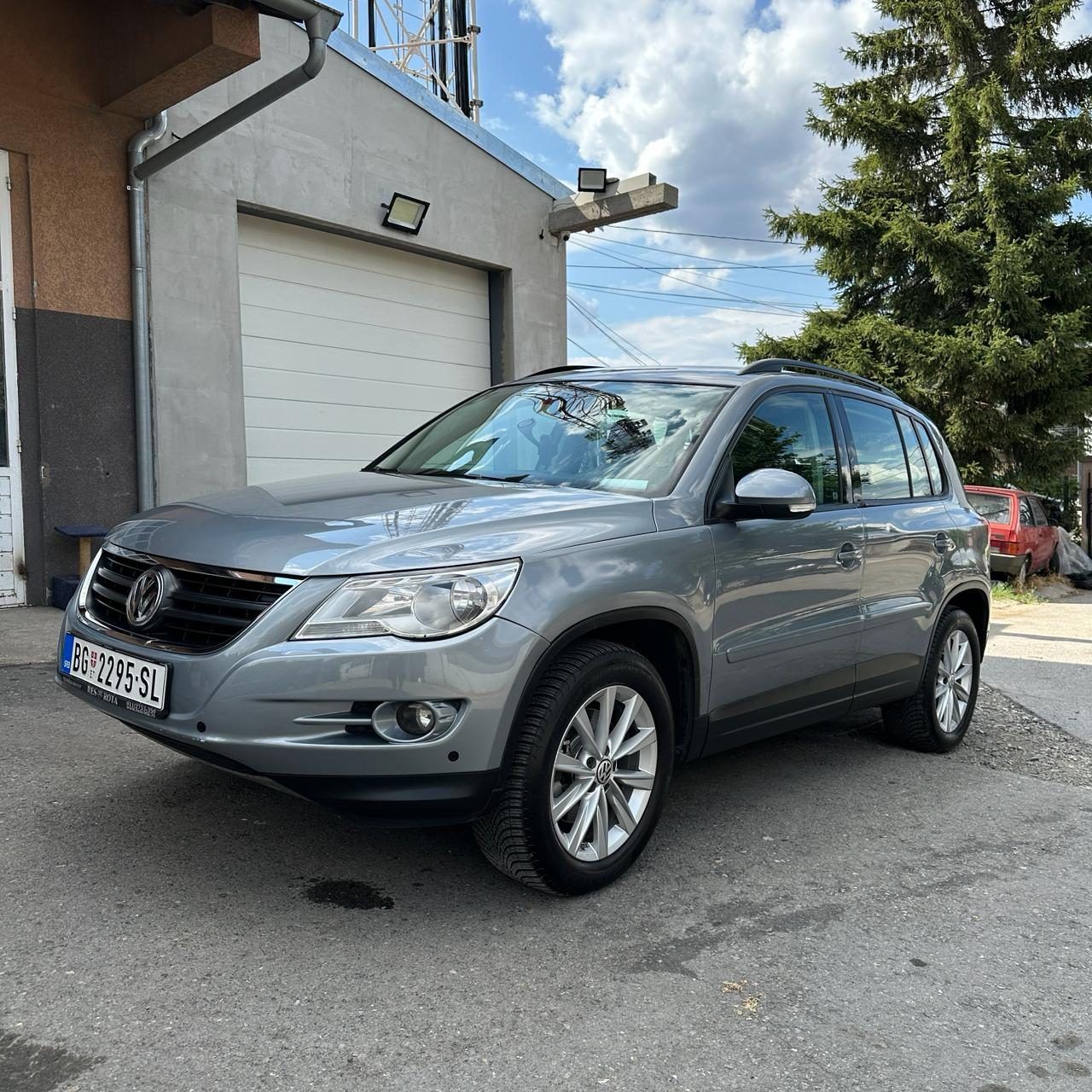 Автомобиль Volkswagen Tiguan, 2007 год