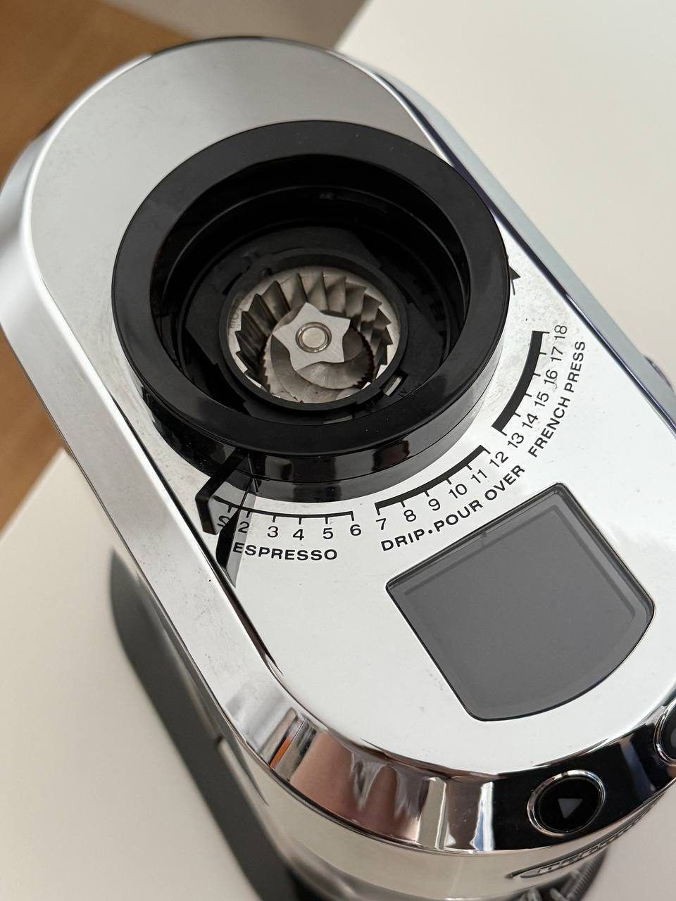 Кофемолка De’Longhi Dedica KG521.M