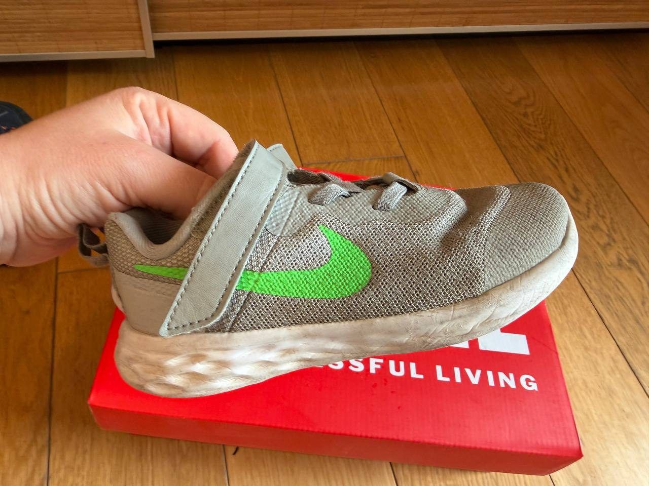Кроссовки Nike, размер 27