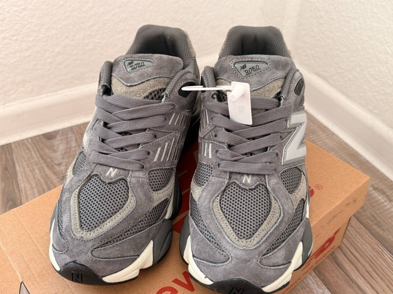 Кроссовки New Balance 9060, размер 43