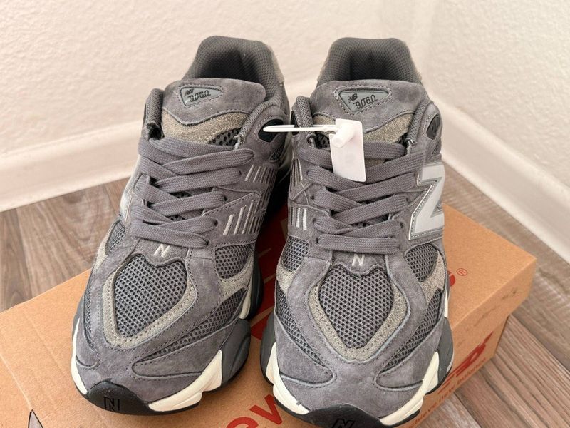 Кроссовки New Balance 9060, размер 43