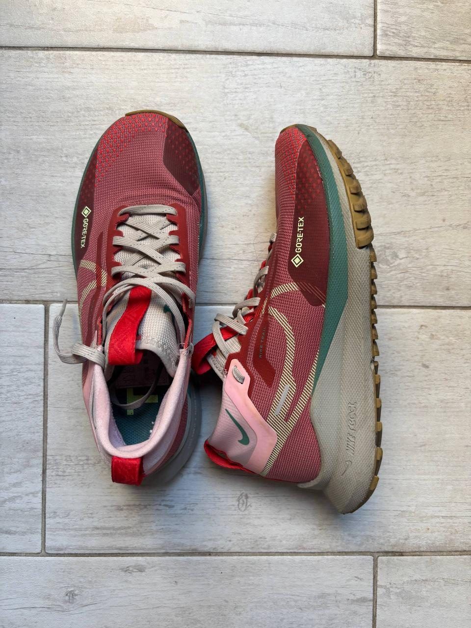 Кроссовки NIKE gortex, размер 38,5