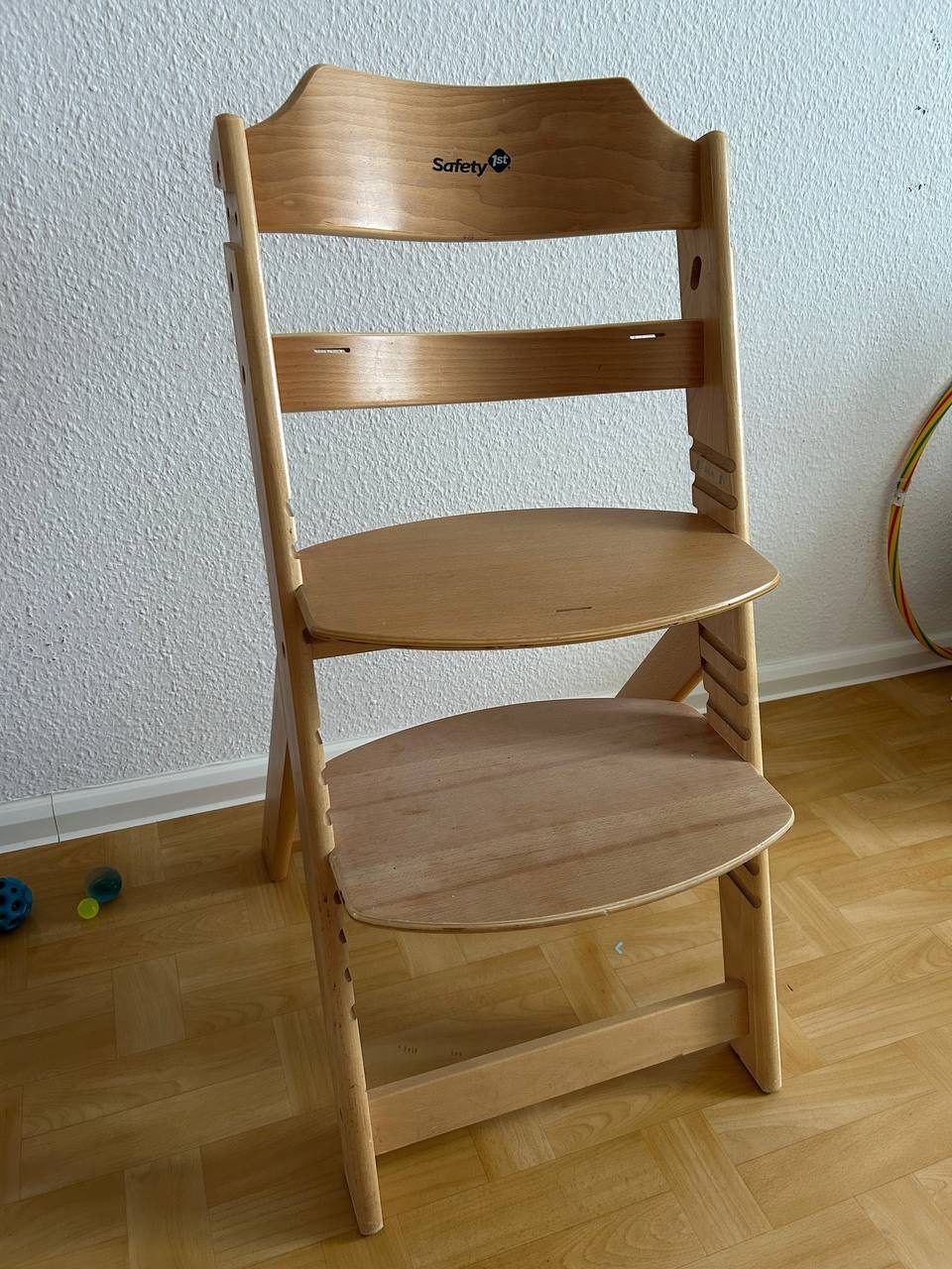 Ботинки и детский стул, размер 39