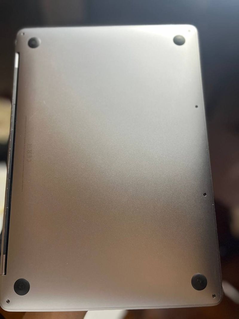Ноутбук Apple MacBook Pro 13 2017, 256 ГБ