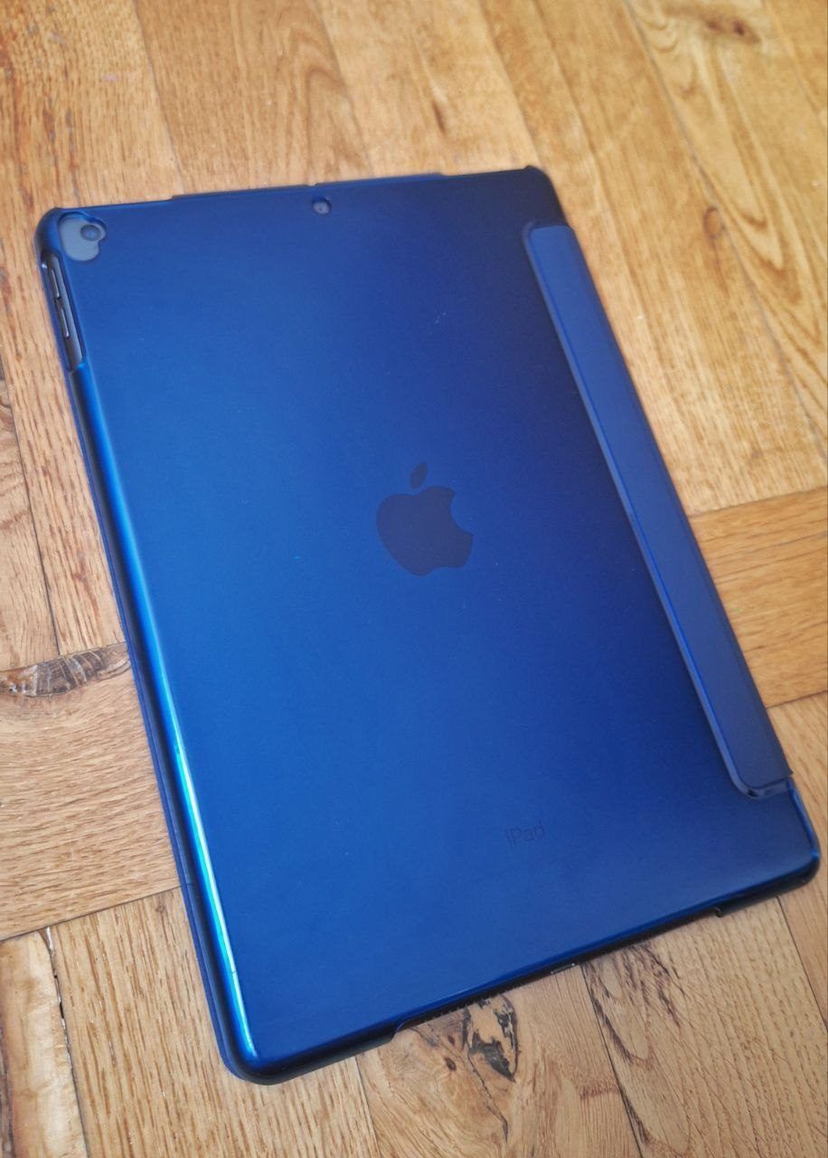Планшет и клавиатура со стилусом Apple iPad 9-го поколения, 64 ГБ