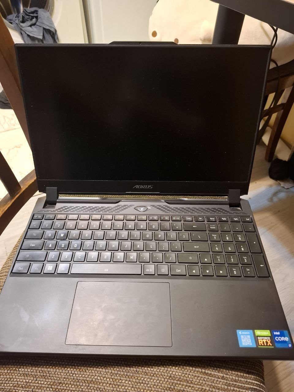 Aorus 15 XE4 / RTX 3070 Ti / 16GB DDR4 / 1X2 TB SSD / 165Hz)