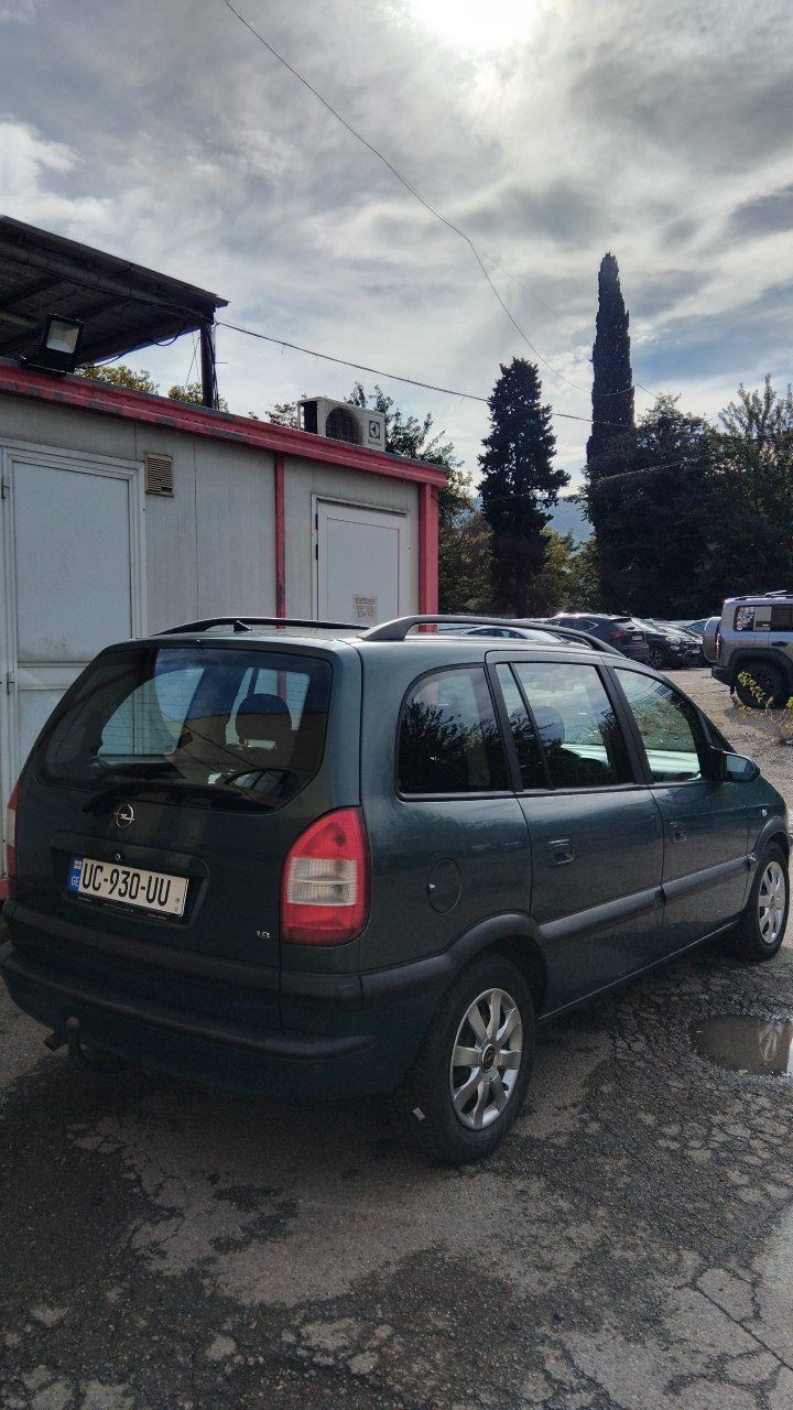 Автомобиль Opel Zafira A Elegance, 2003