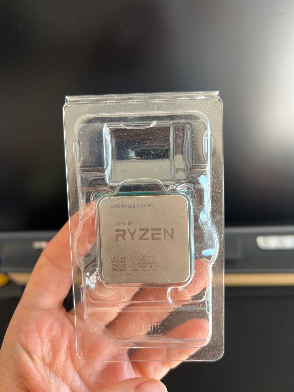 Процессор AMD Ryzen 3 3200g, новый