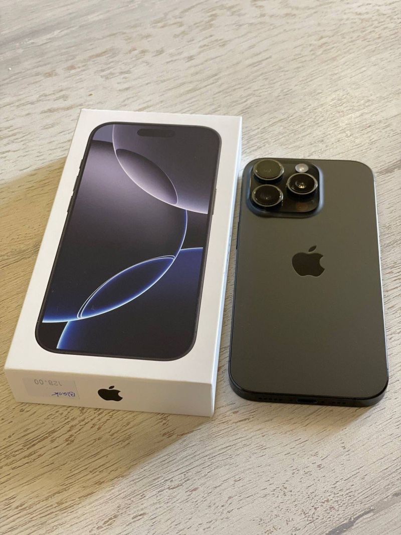 Смартфон iPhone 16 Pro, 128 GB
