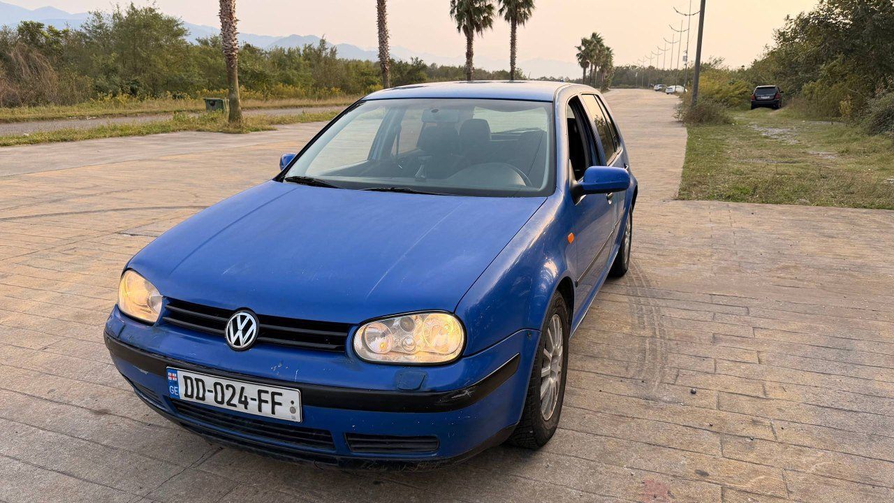 Автомобиль Volkswagen Golf, 1998 г