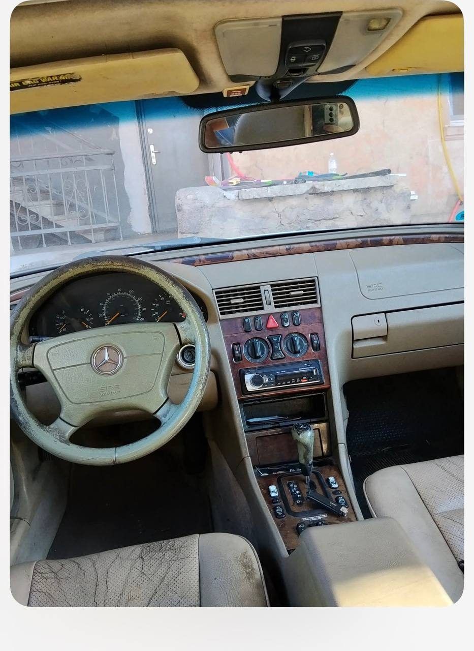 Автомобиль Mercedes-Benz C230, 2000 год