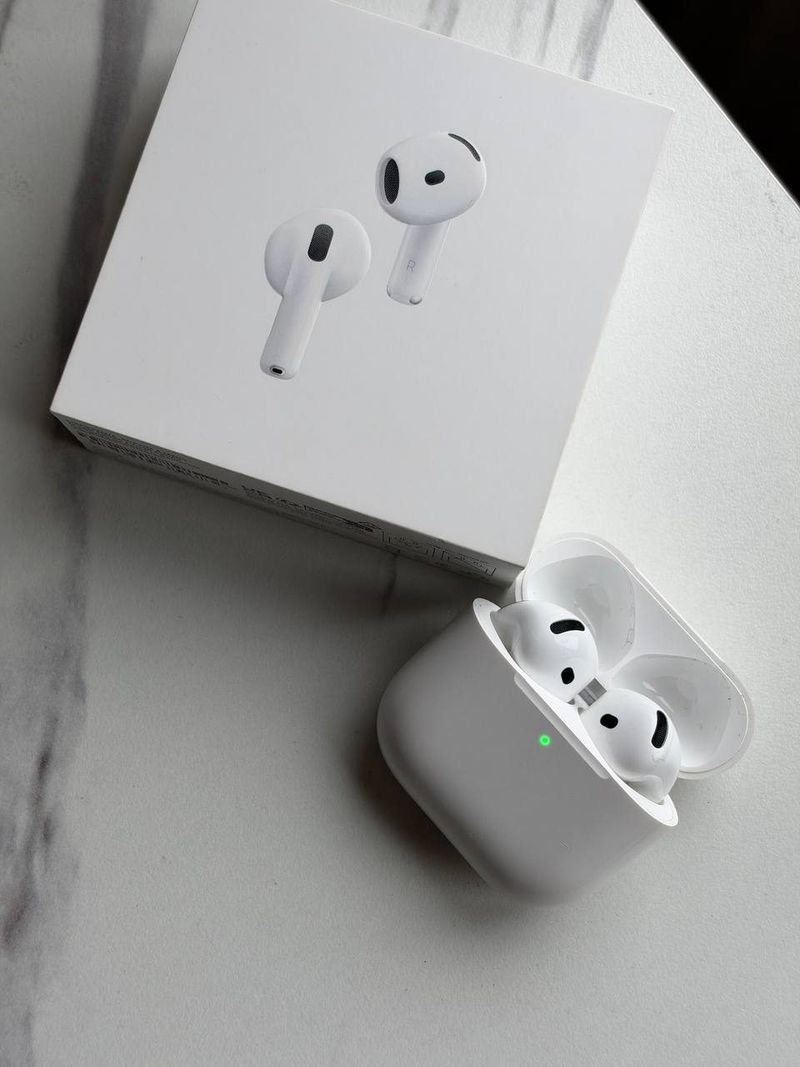 Наушники Apple AirPods 4, с кейсом magsafe