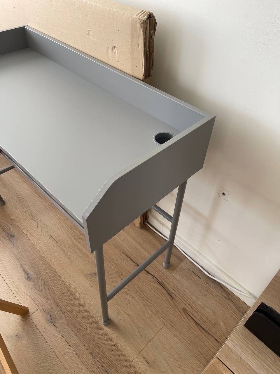 Письменный стол IKEA Hauga, 100×46 см