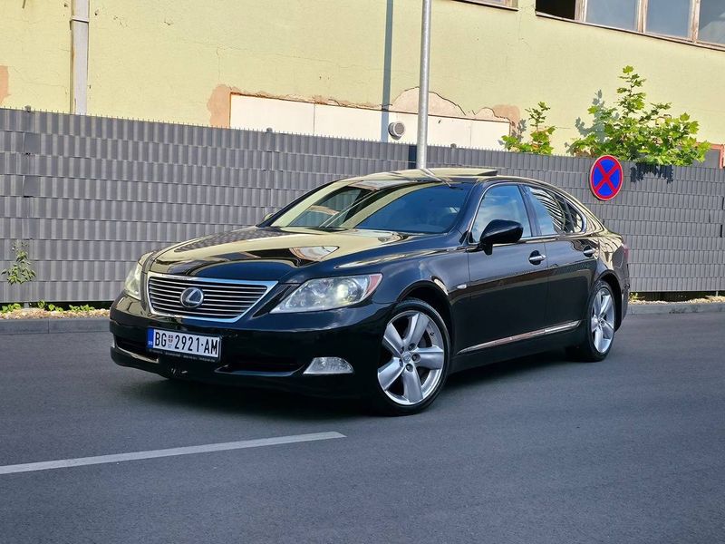 Автомобиль Lexus LS460, 2007 год