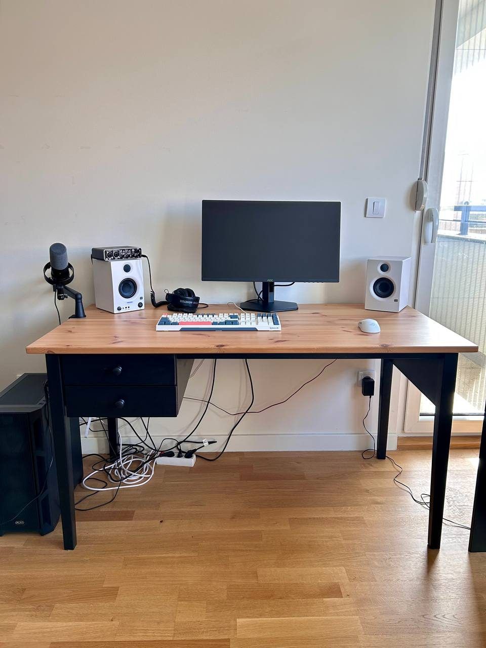 Стол IKEA, 140x70 см