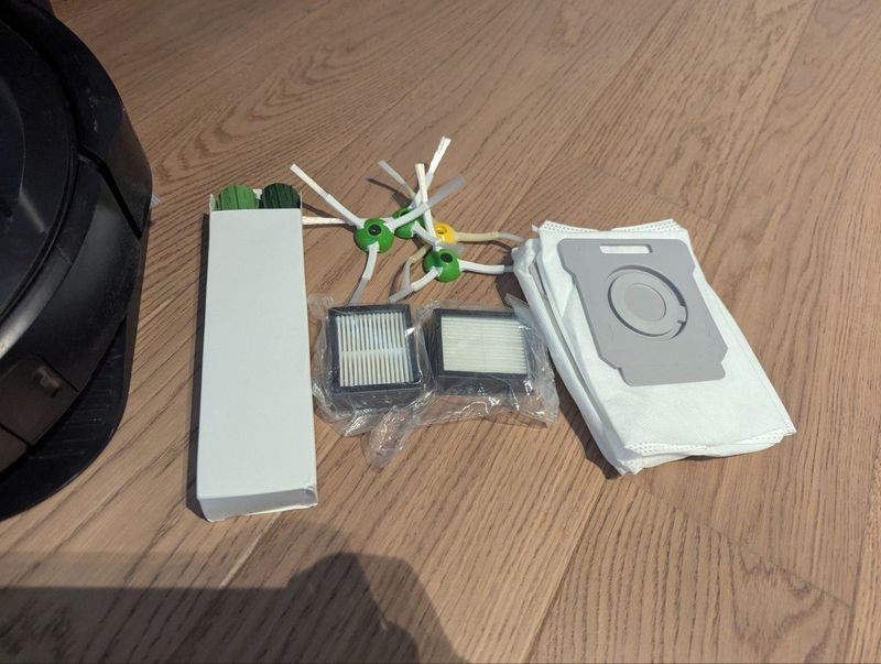 Робот-пылесос iRobot Roomba i7+ (Plus), со станцией самоочистки
