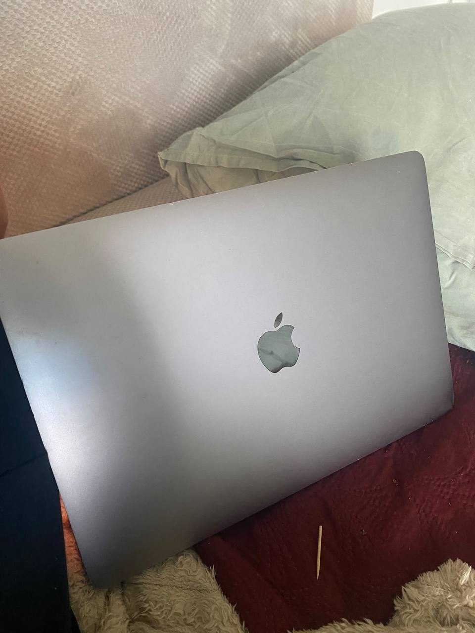 Ноутбук Apple MacBook Pro 2017, 83% аккумулятор