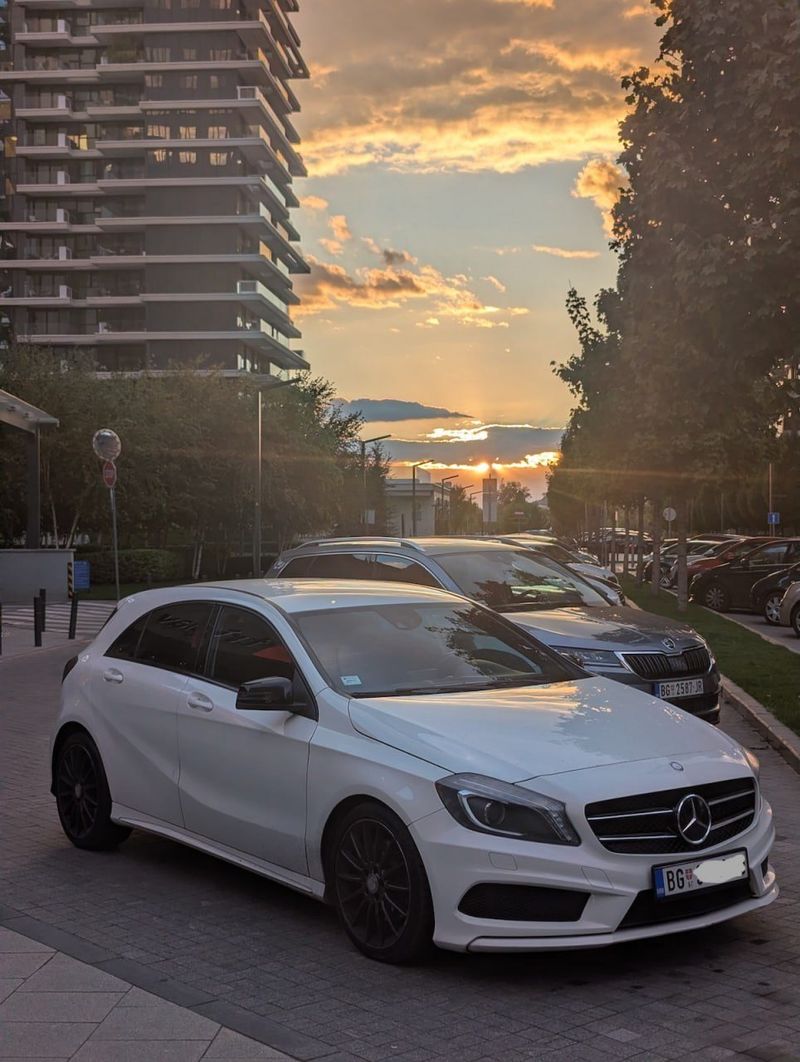 Автомобиль Mercedes A250 Sport, 2013 год