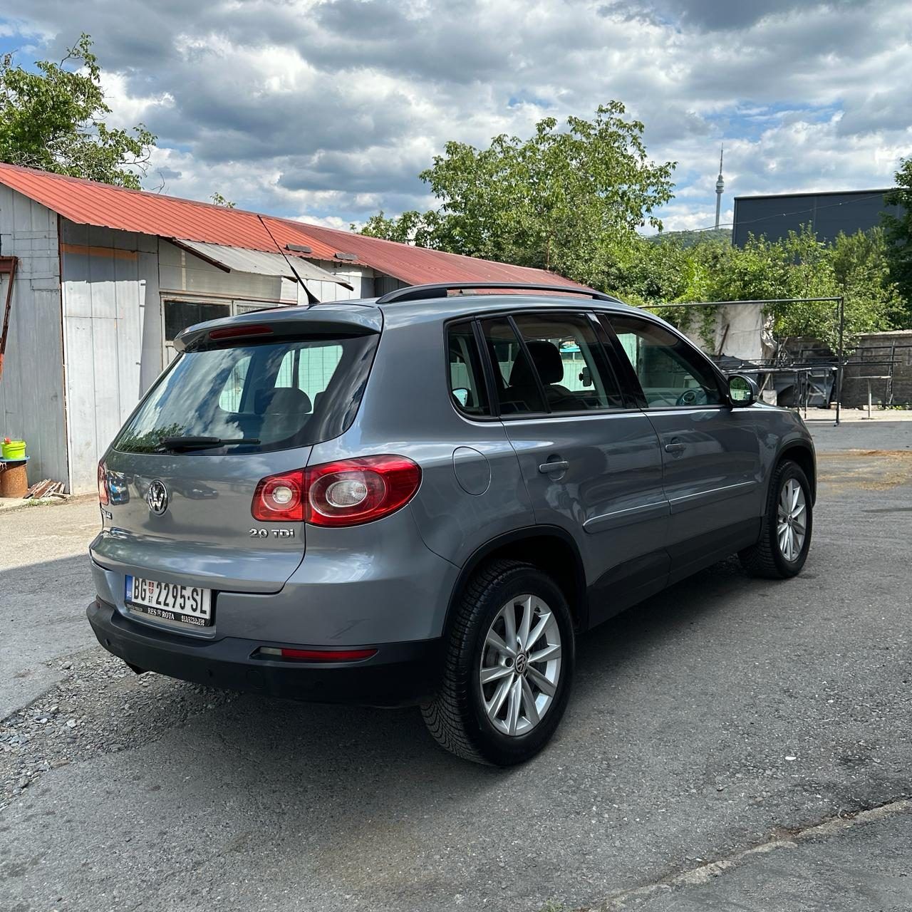 Автомобиль Volkswagen Tiguan, 2007 год