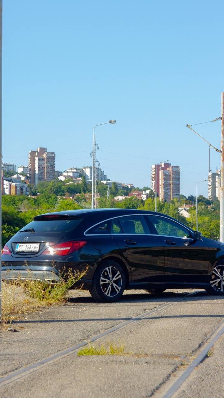 Автомобиль Mercedes CLA 180 Shooting Brake, 2017 год