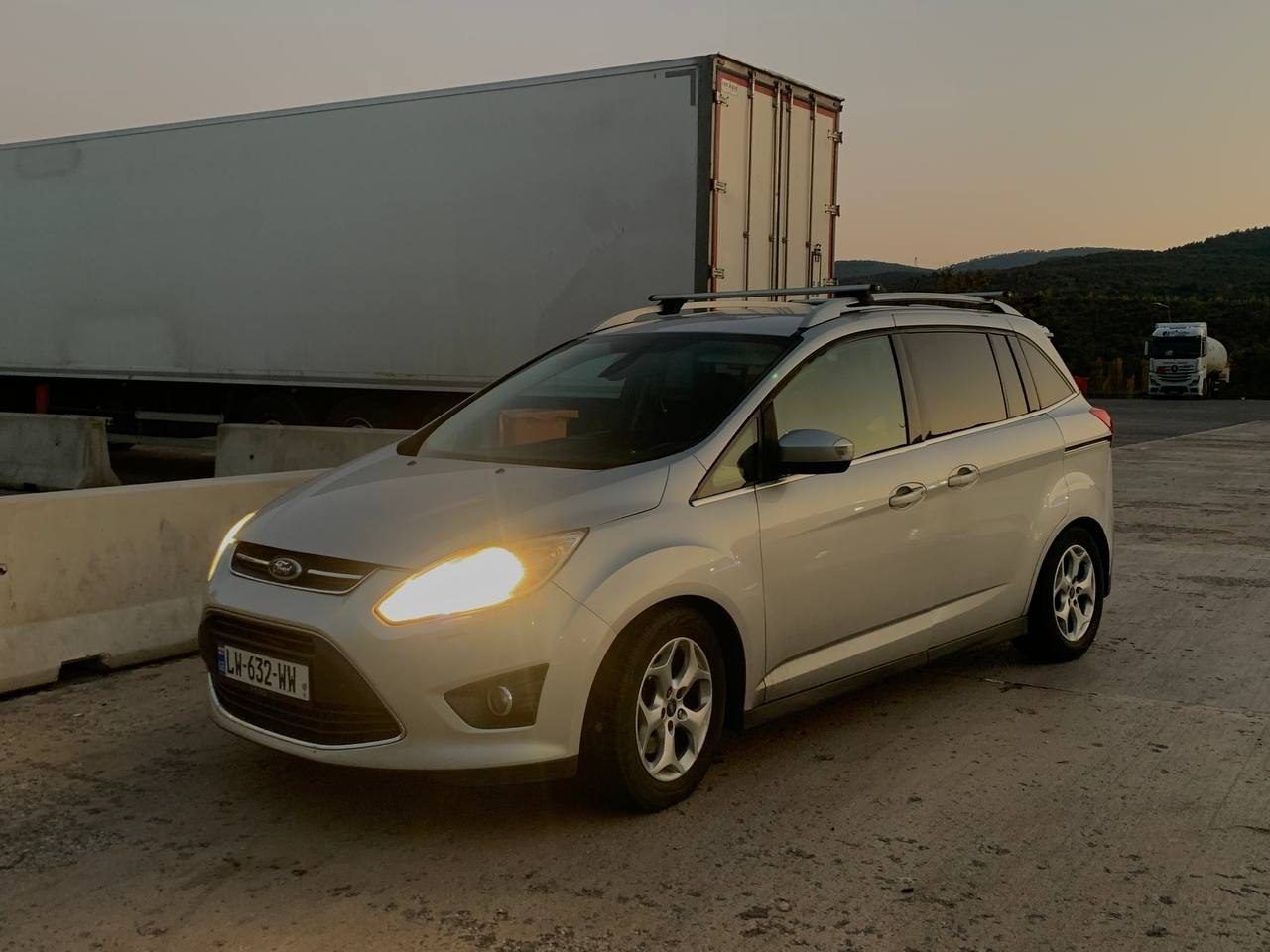 Автомобиль Ford Grand C Max, 2012 год