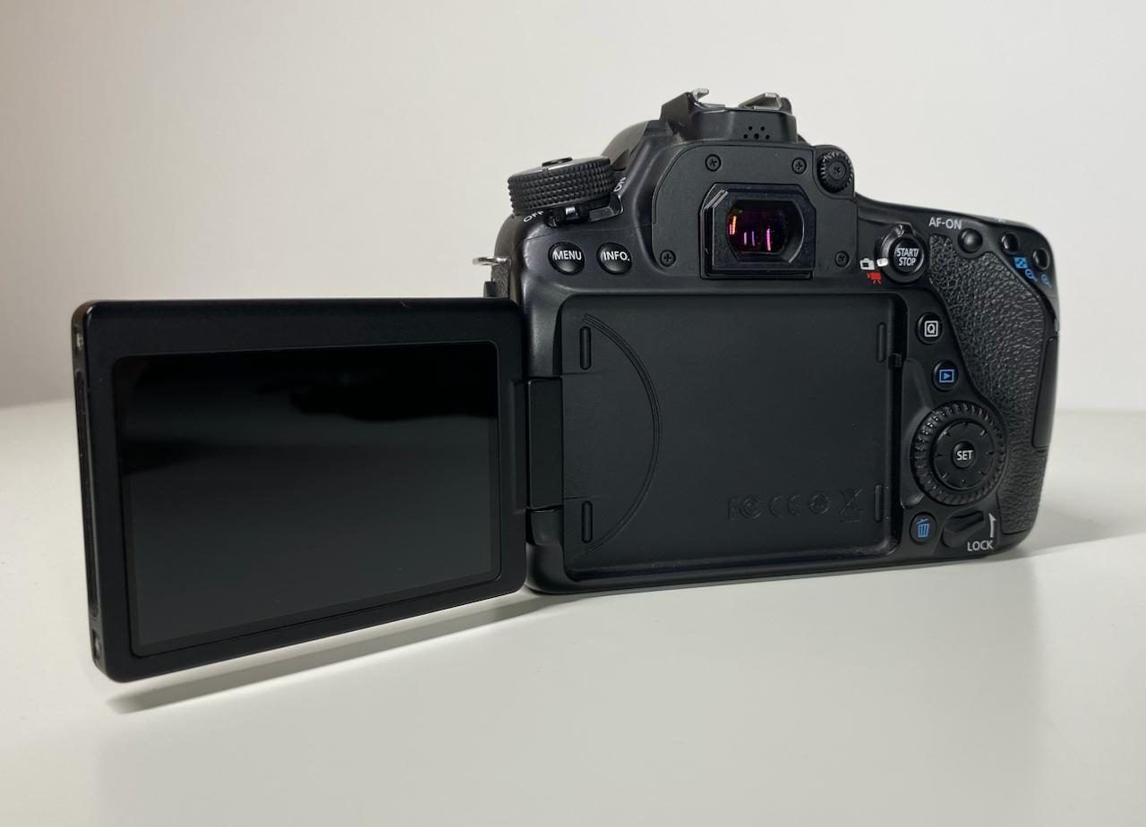 Фотокамера Canon EOS 80D