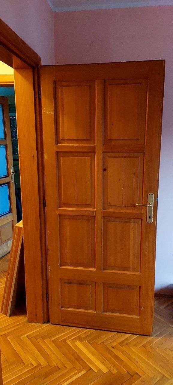 Межкомнатные двери с коробками, 80 и 60 см