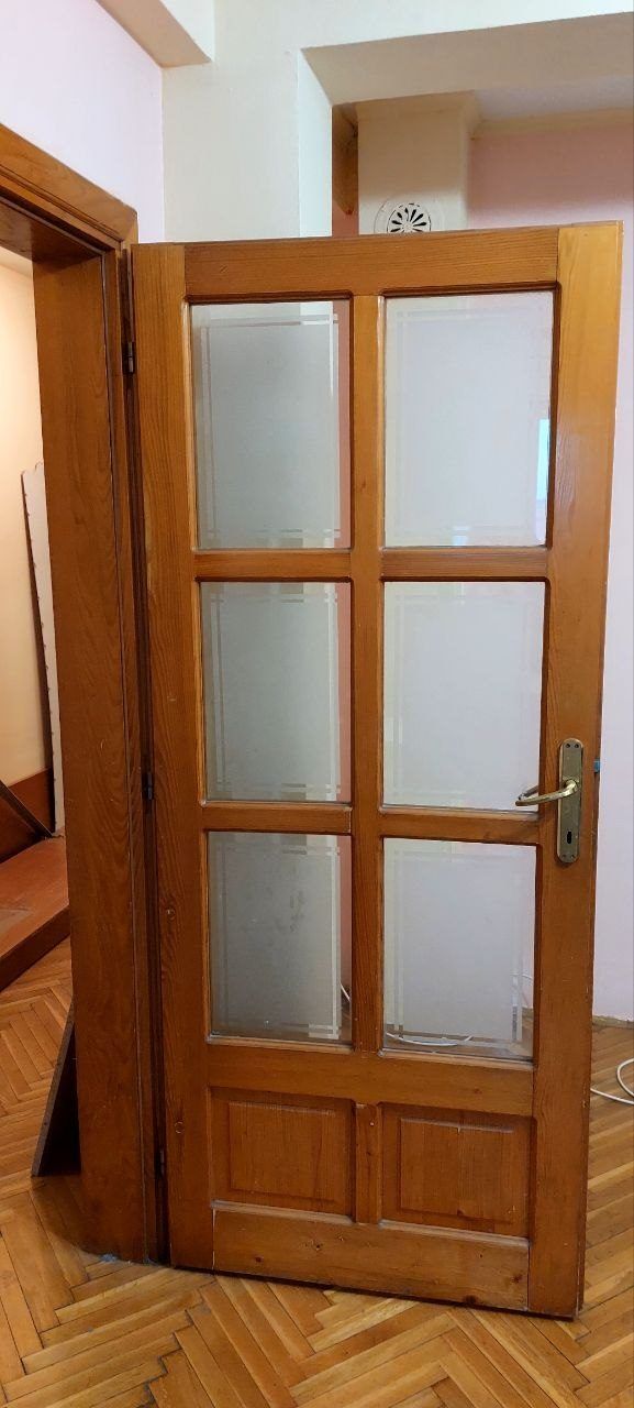 Межкомнатные двери с коробками, 80 и 60 см
