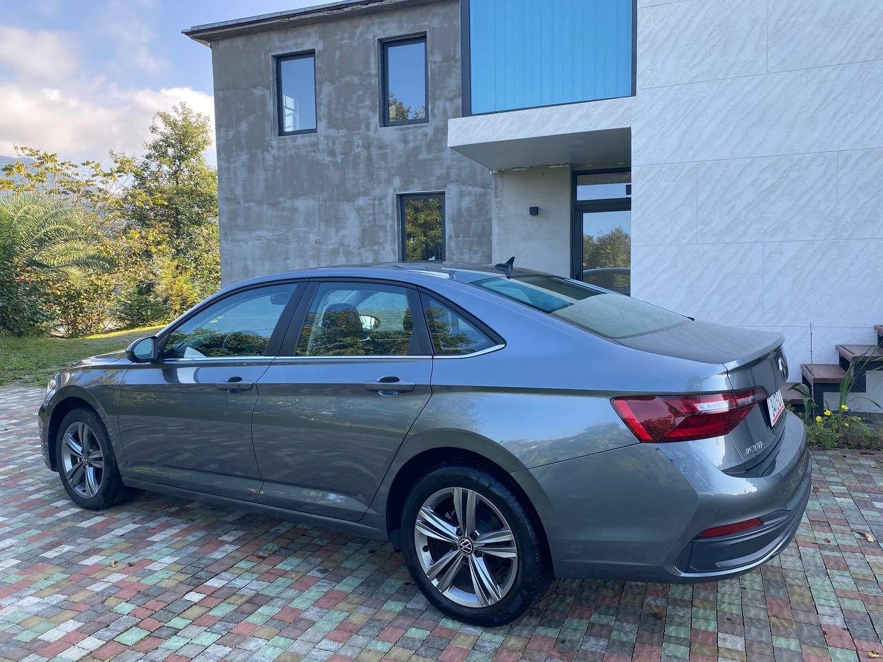 Автомобиль Volkswagen Jetta, 2023