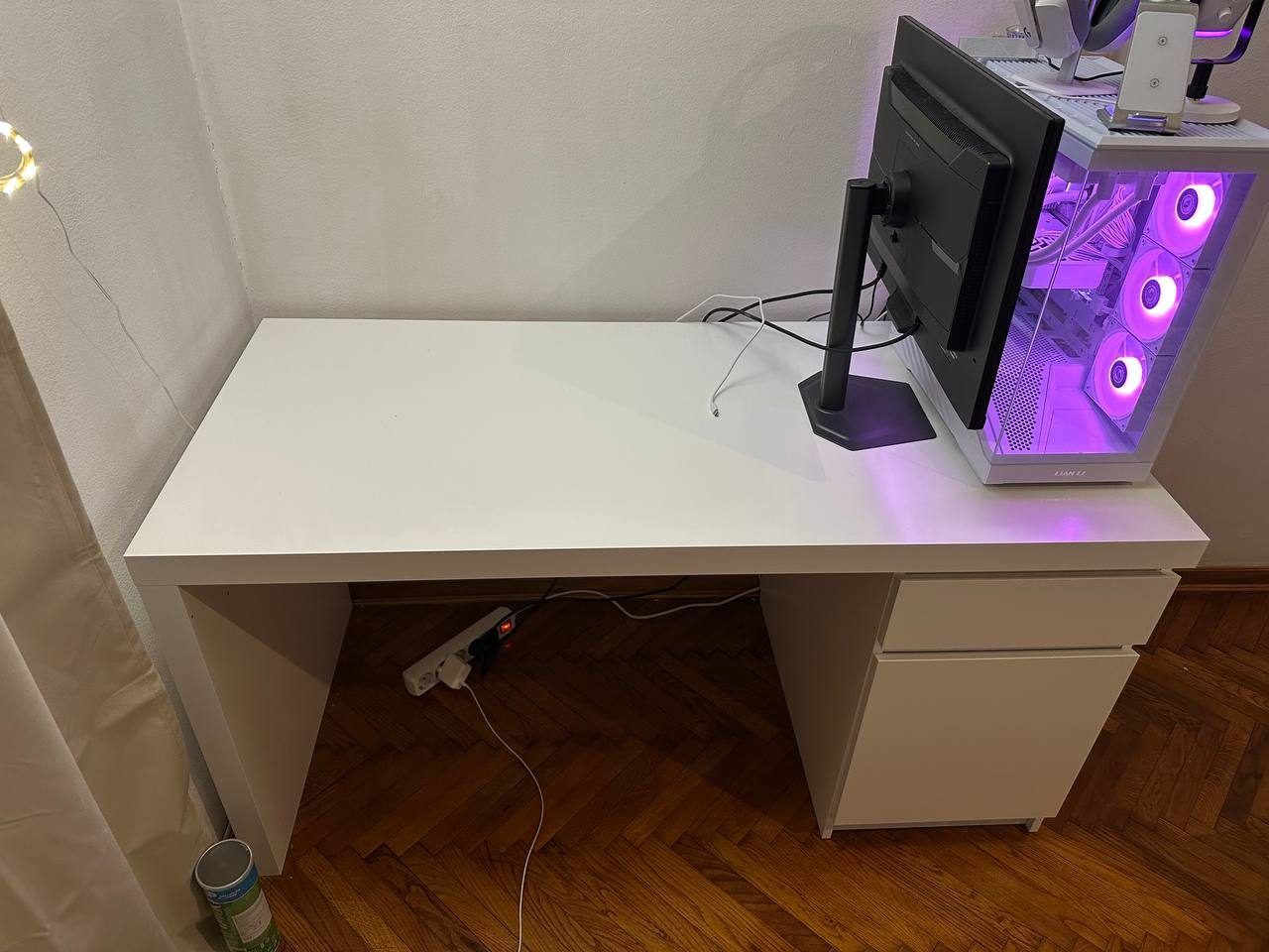 Письменный стол IKEA MALM, 140×65 см