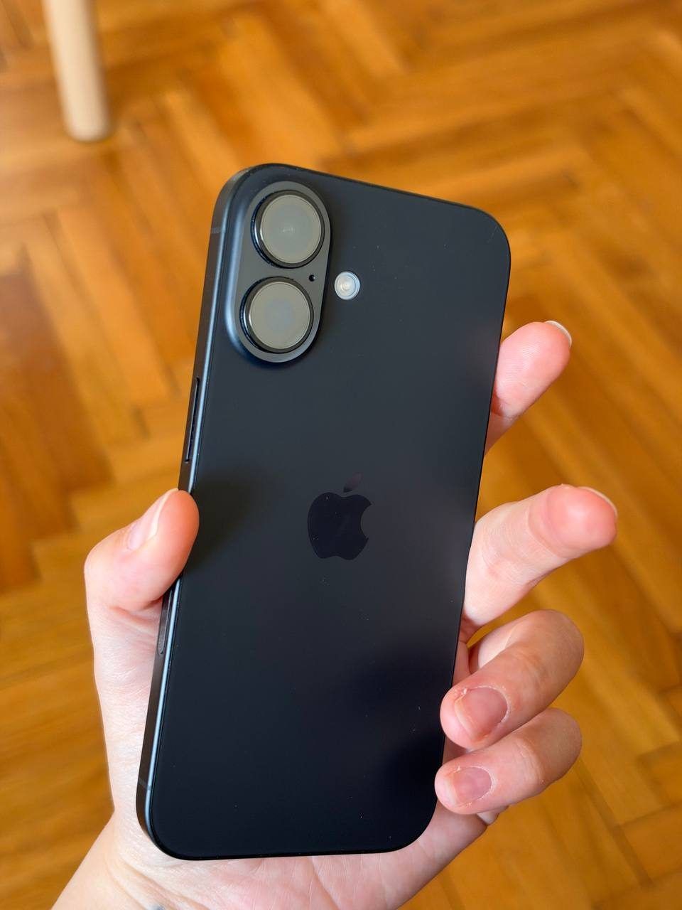 Смартфон iPhone 16, 256 ГБ