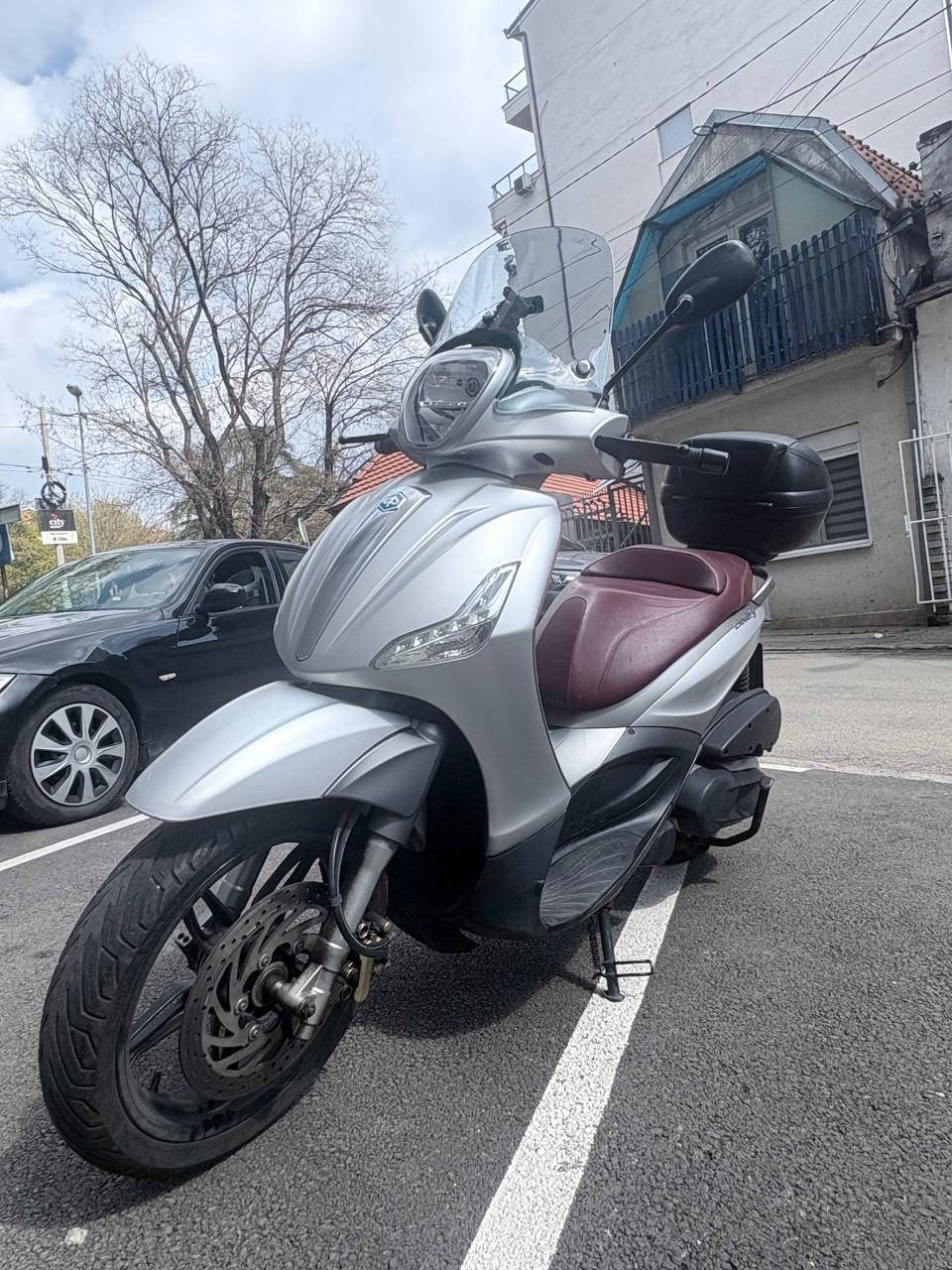 Piaggio Beverly )