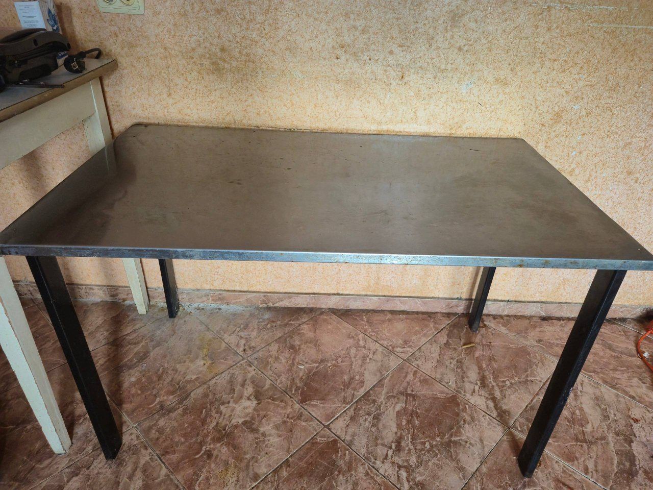 Стол, 65×105×50 см
