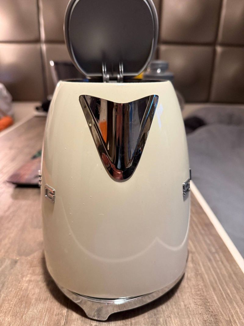 Электрический чайник Smeg 1.7л, 1.7 л
