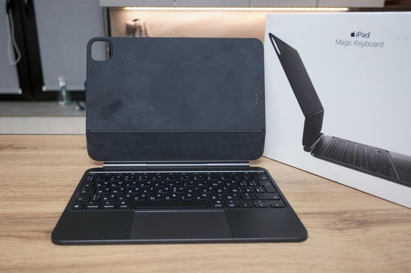 Клавиатура Apple Magic Keyboard for IPad Pro 11, вторая версия