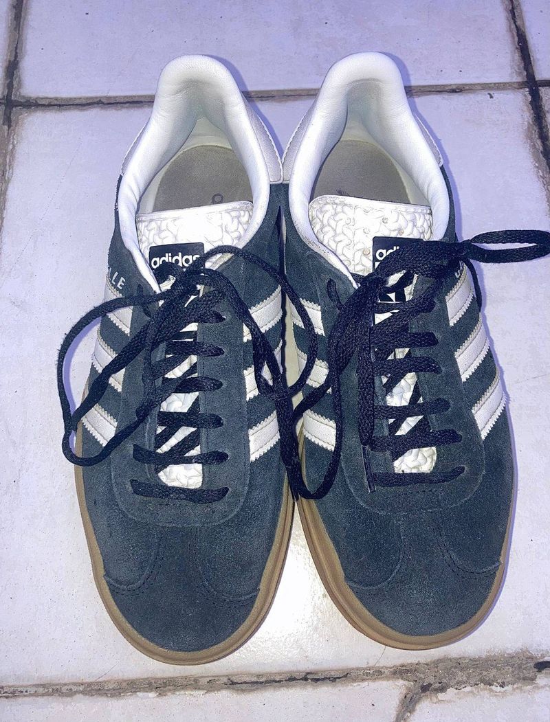 Женские кроссовки adidas